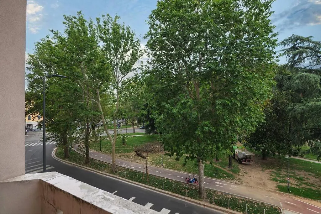 Contempora Apartments - Trilocale P.Le Susa Milánó 0*,  Olaszország